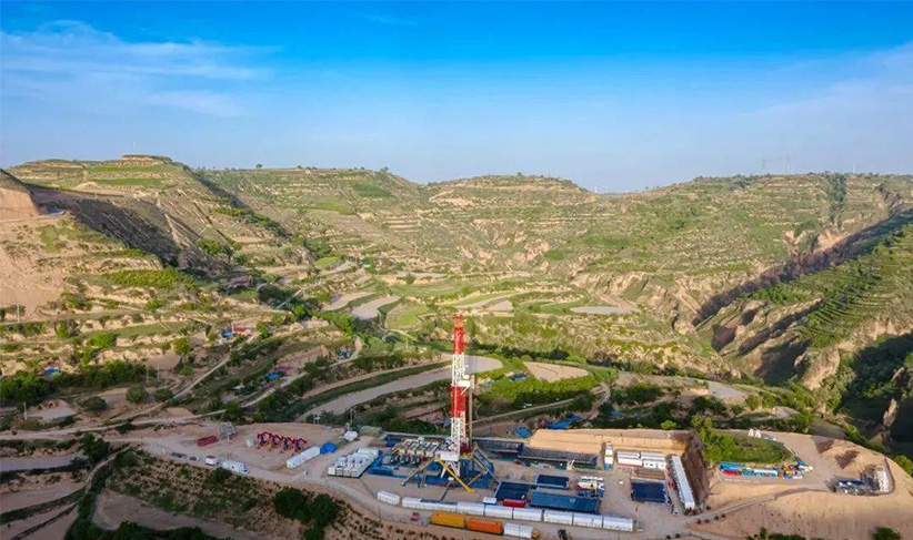 长庆油田采油二厂首个“风光储柴”微电网投运