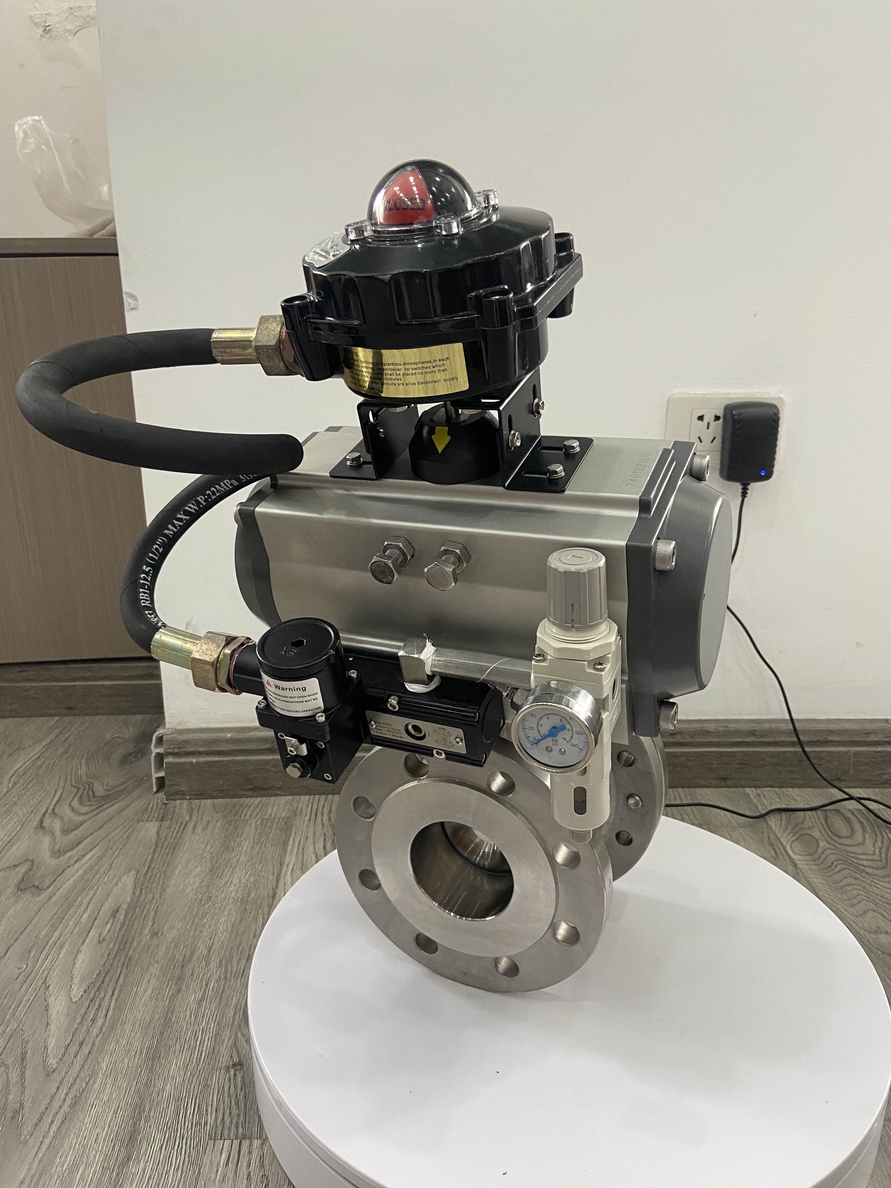 抗粘防堵硬实力 玮控气动斜杆放料球阀矿业浆料排放稳定