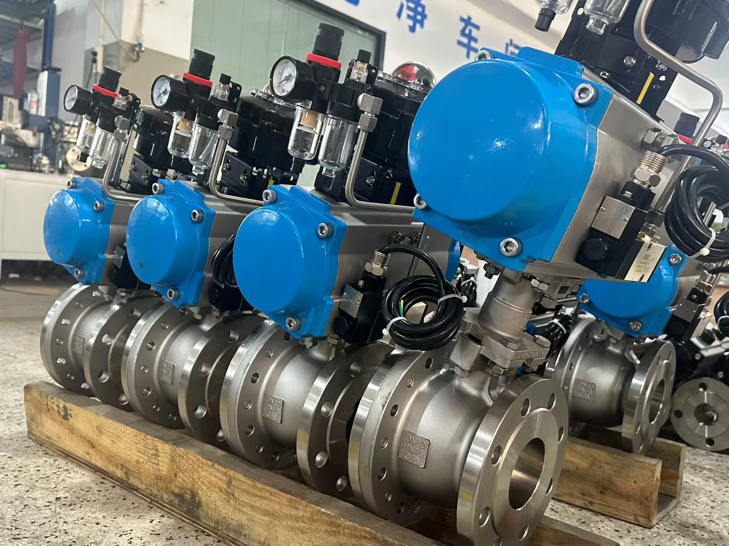 玮控气动斜杆放料球阀响应快，让制药放料更安心